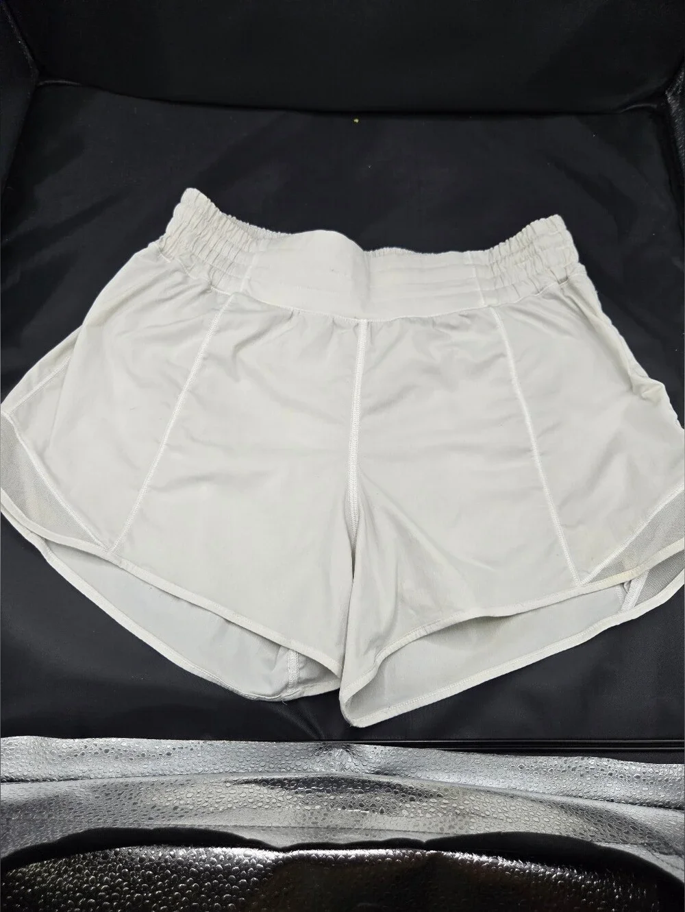 Lululemon Shorts Women's Ocean Hotty Hot II Lined Running Mesh Sides Sz 8